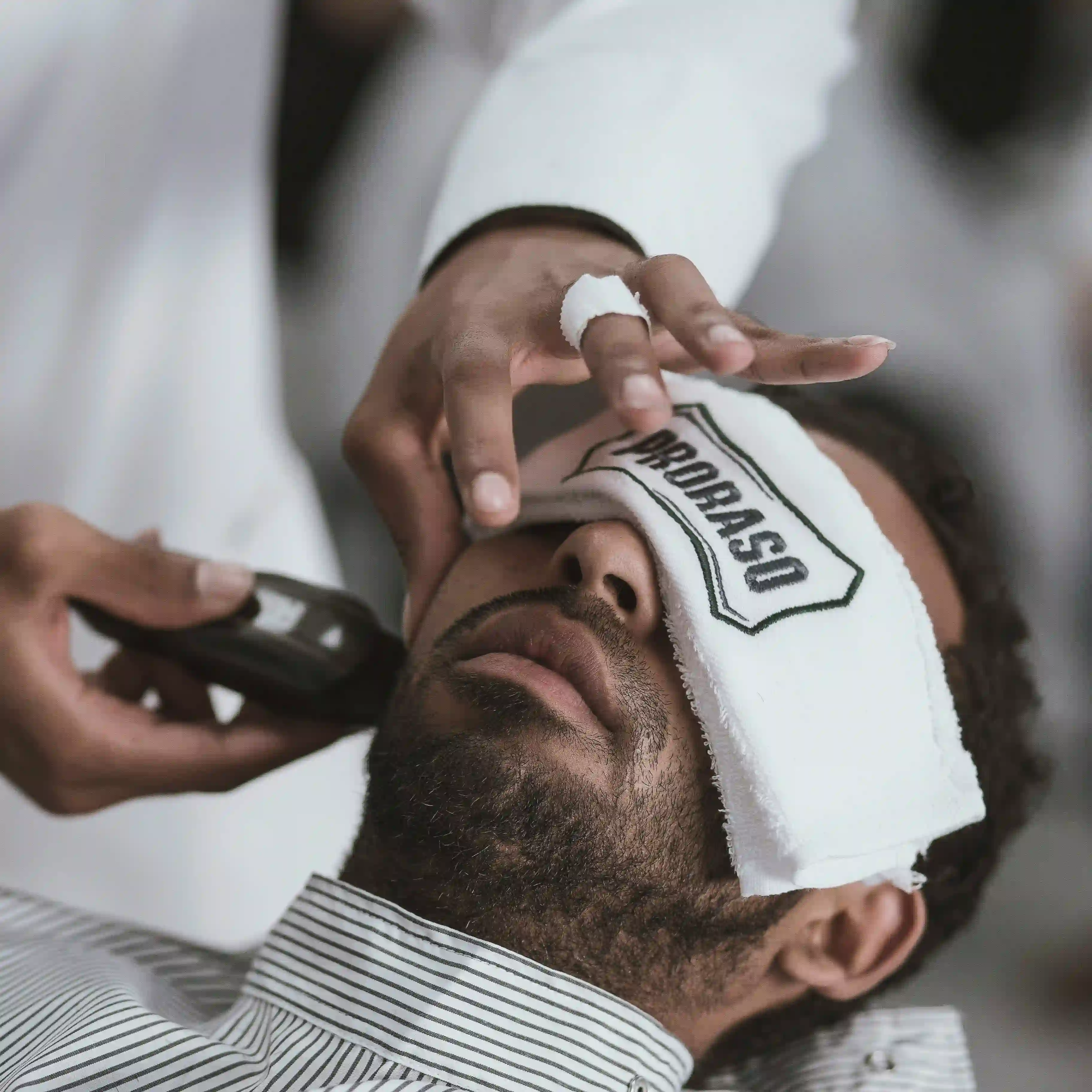 Suasana barbershop